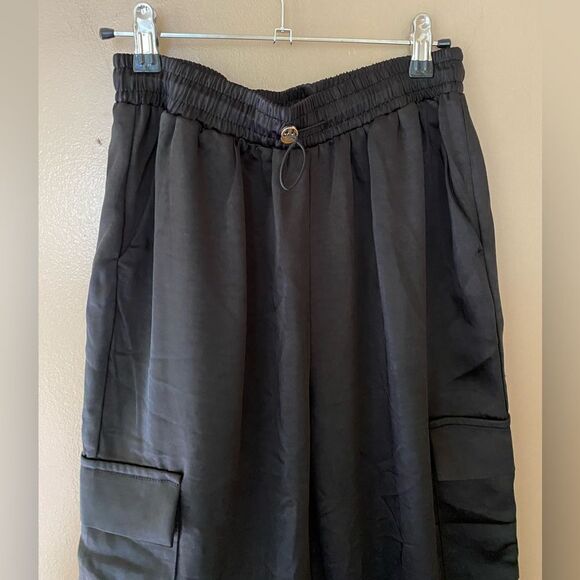 NWT Superdown Rita Cargo Pants Black satin track jogger pull on Revolve S - Picture 8 of 9